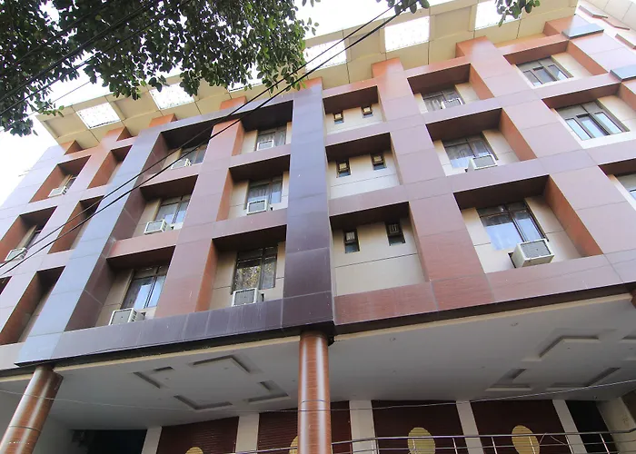 Oyo 11532 Hotel Sr Grand