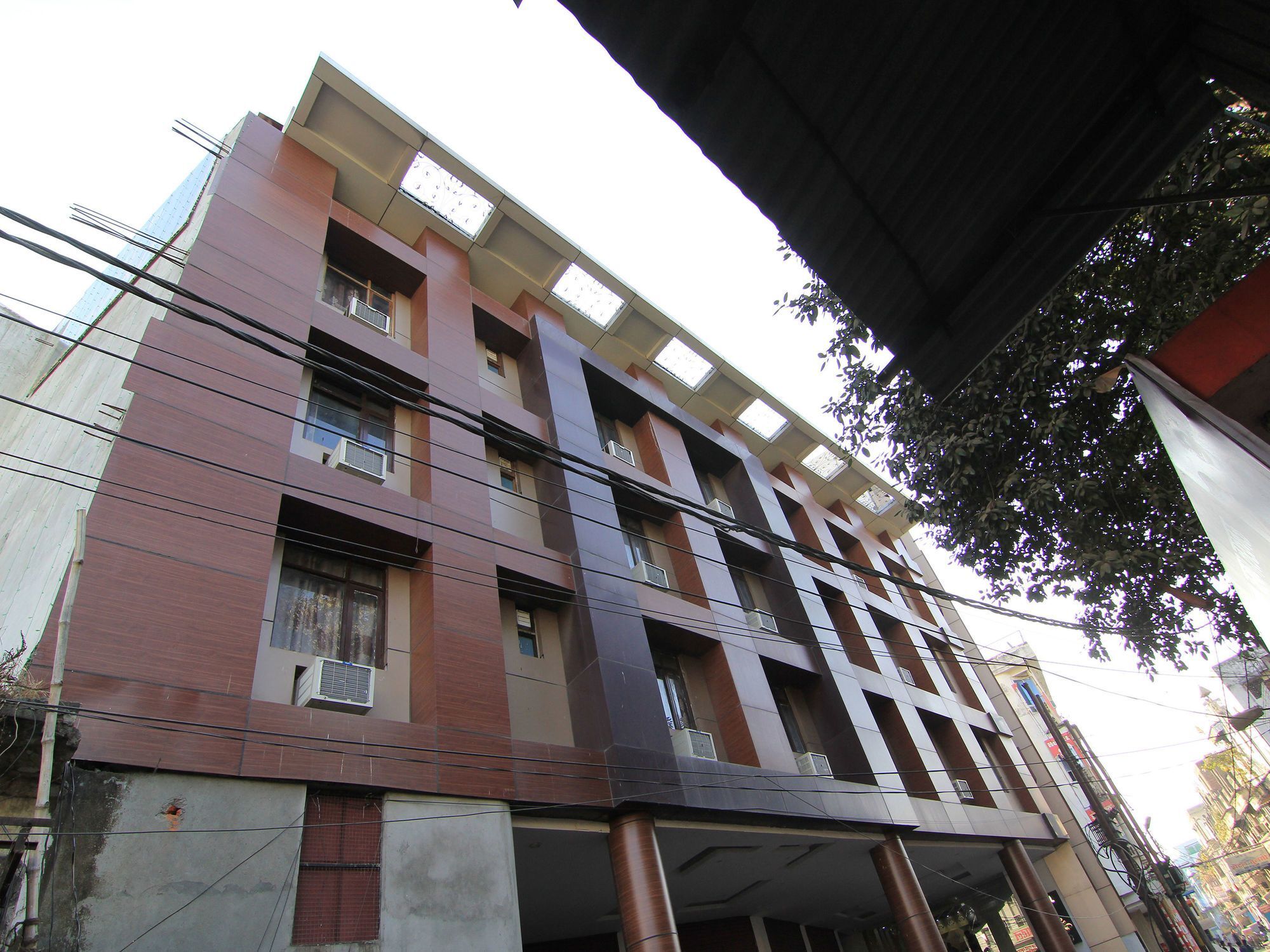 Oyo 11532 Sr Grand Lucknow