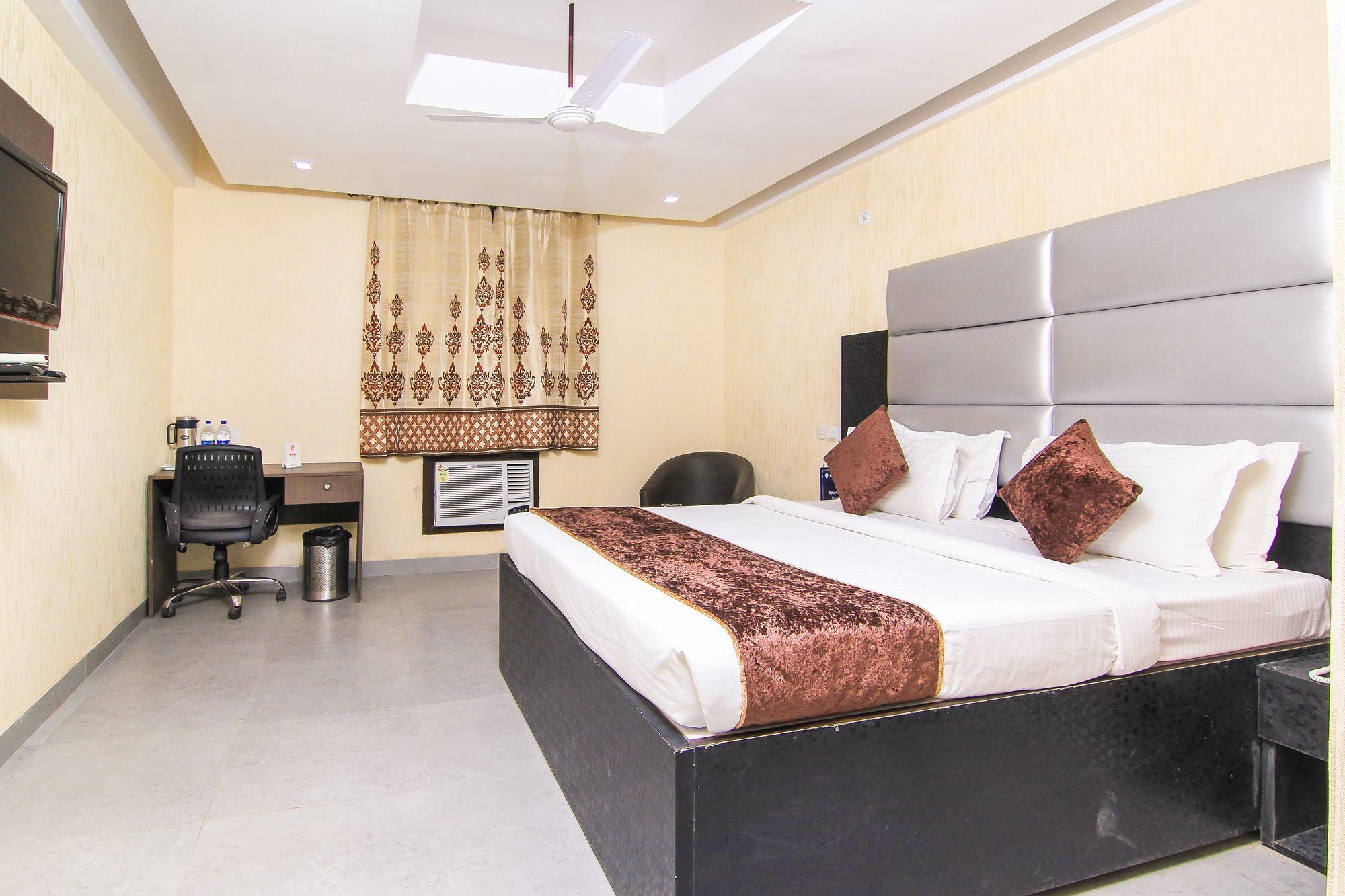 Hotel Oyo 11532 Sr Grand Lucknow