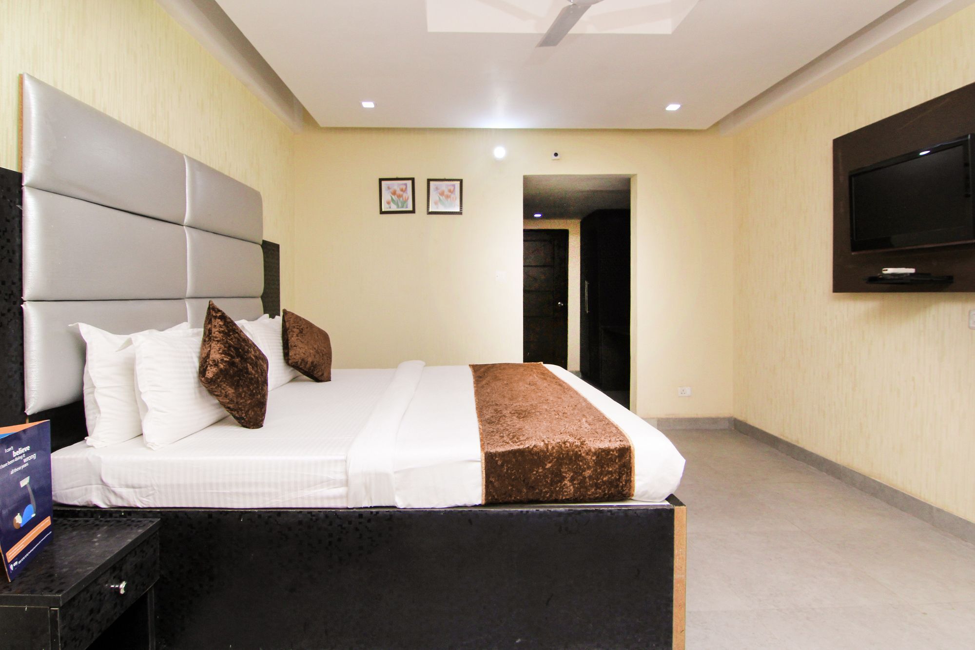 Hotel Oyo 11532 Sr Grand Lucknow