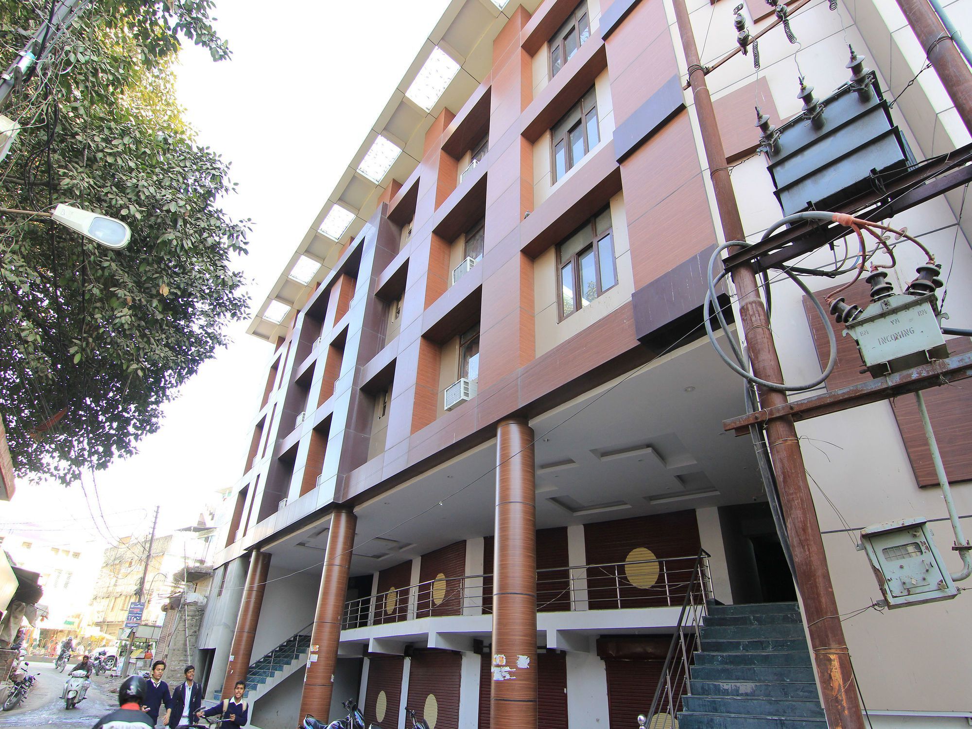 Oyo 11532 Sr Grand Hotel 3*