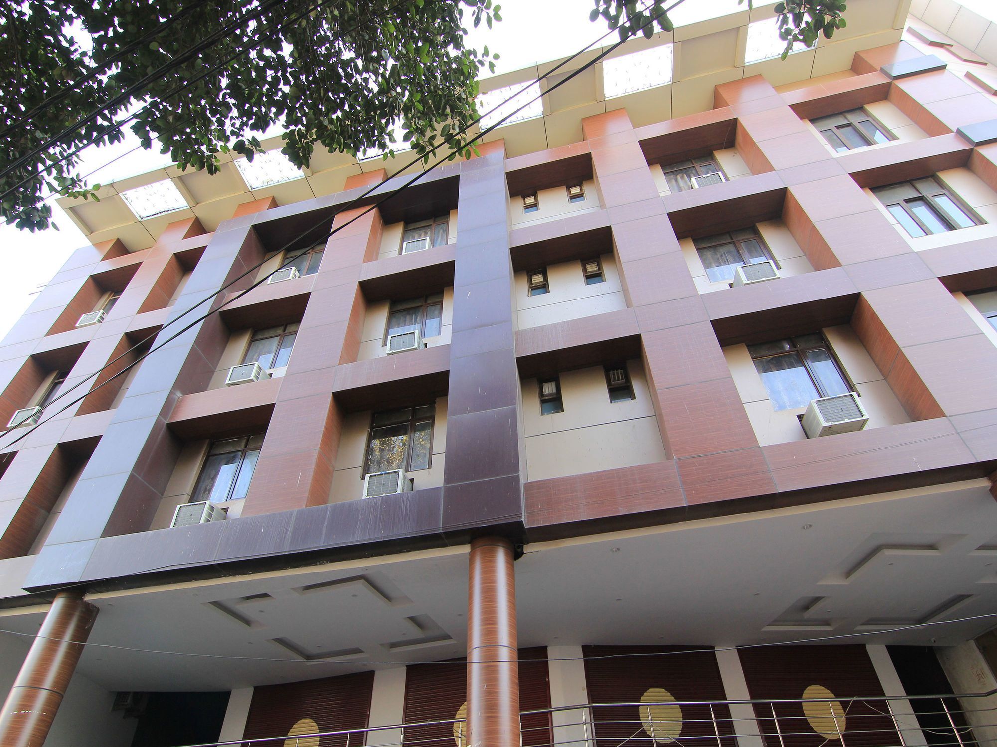 Hotel Oyo 11532 Sr Grand 3*