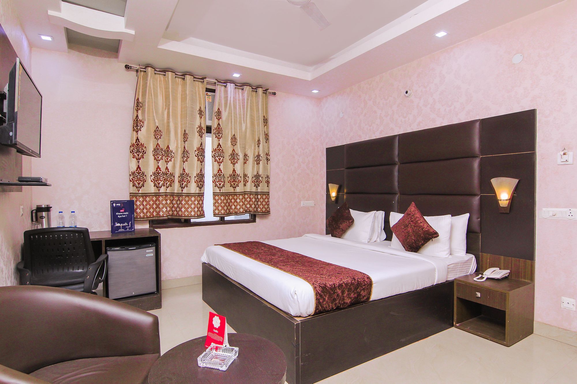 Oyo 11532 Sr Grand Hotel 3*