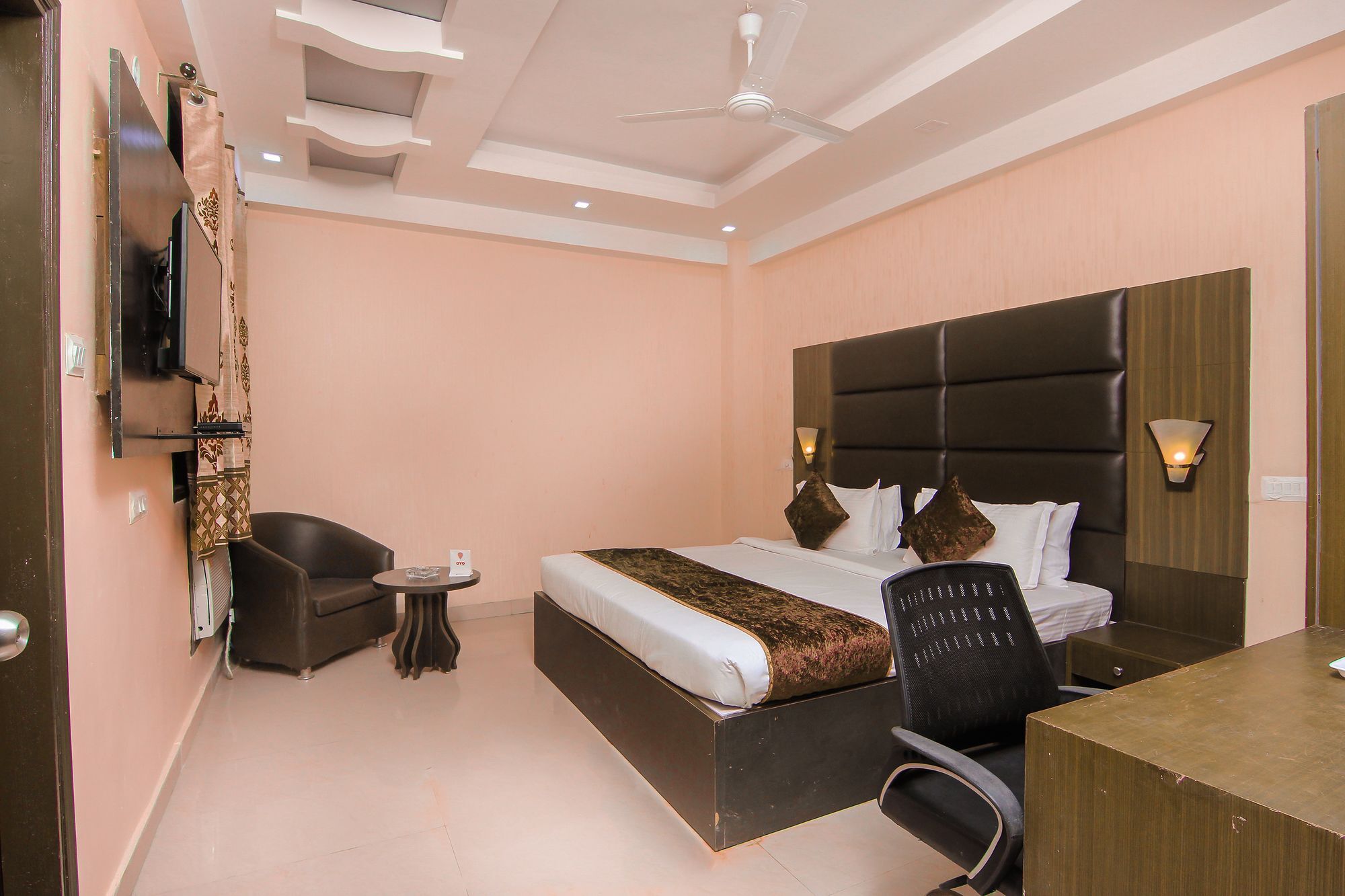 Hotel Oyo 11532 Sr Grand 3*