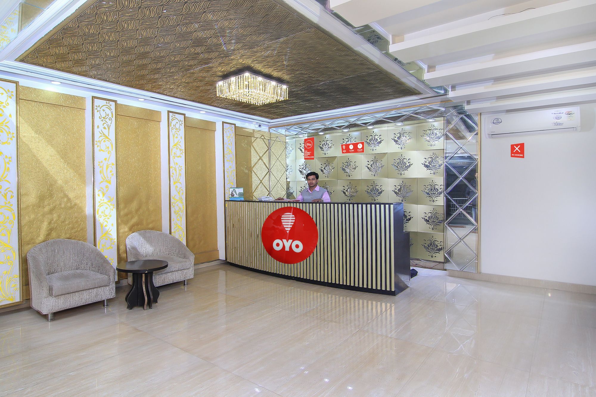 Oyo 11532 Sr Grand Lucknow