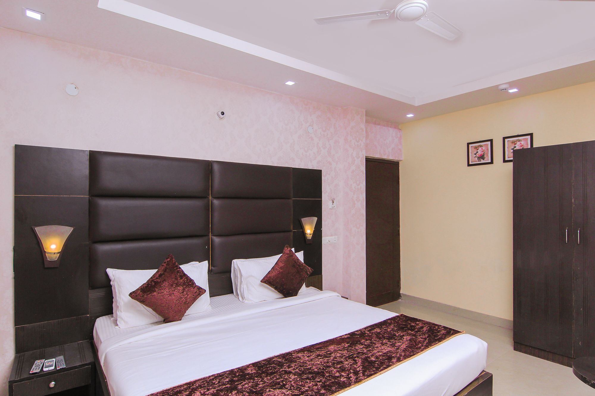 Oyo 11532 Sr Grand