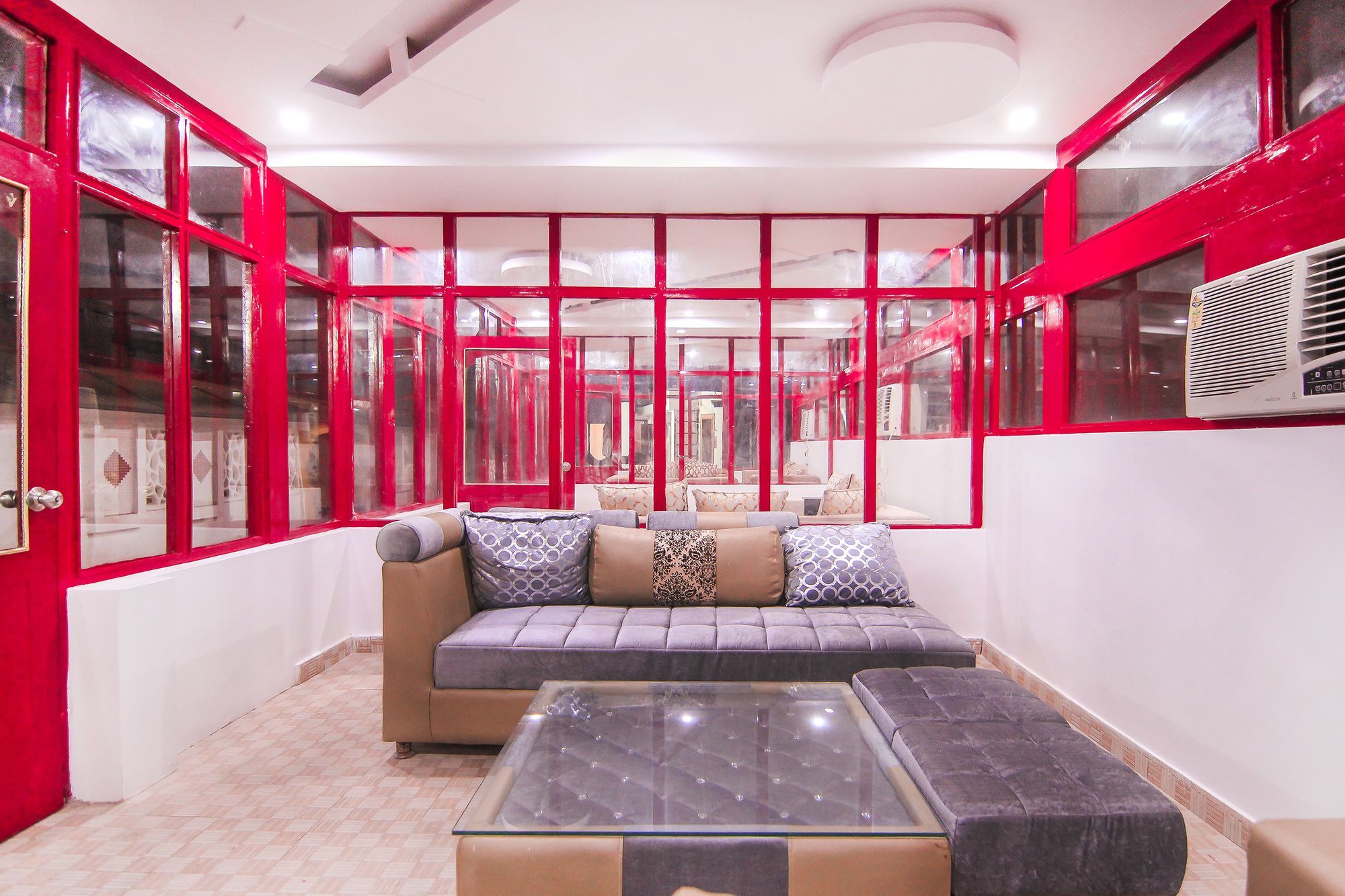 Oyo 11532 Sr Grand Lucknow